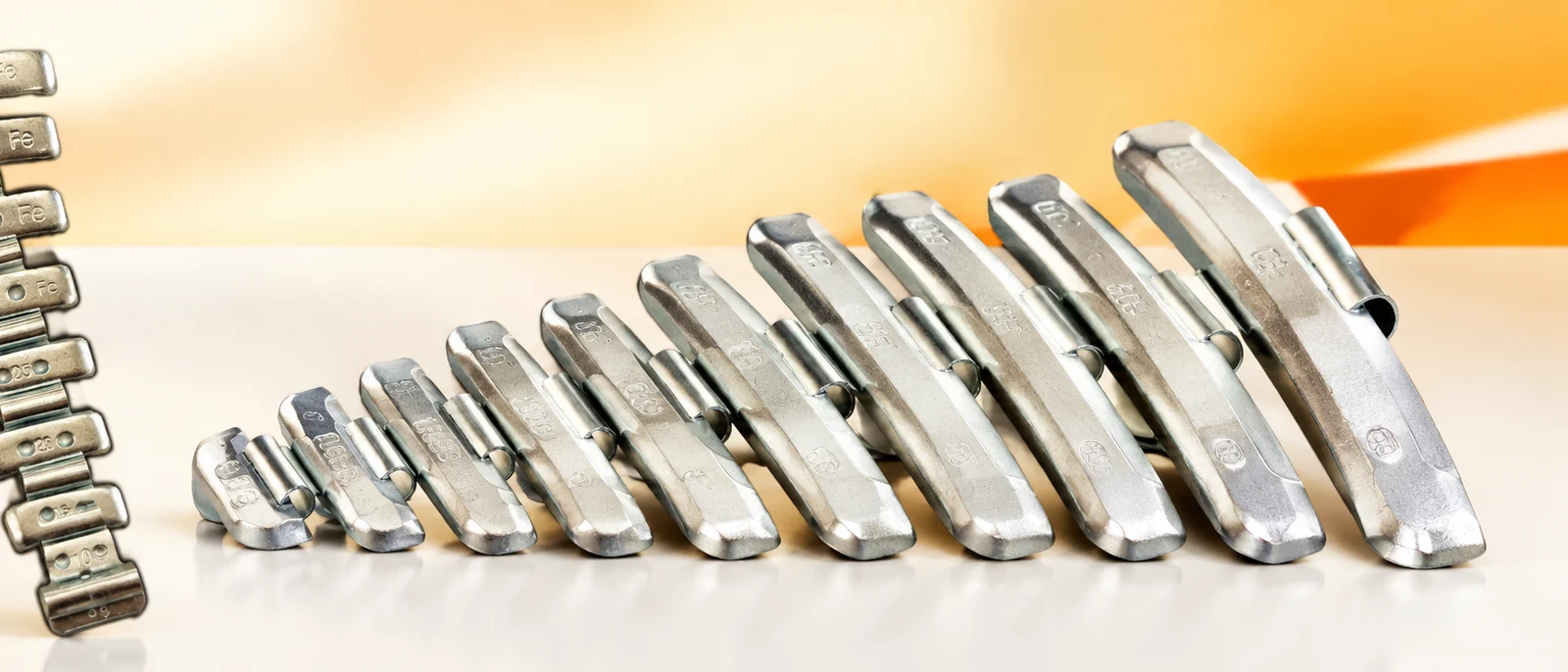 Clip-on wheel balancing weights with hooked steel clips
